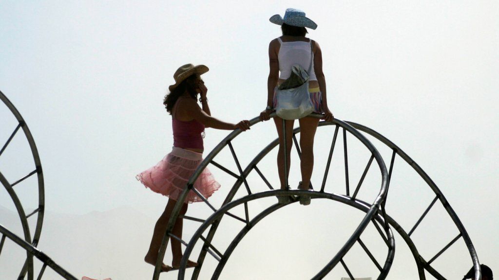 Denne tekniske grunnleggeren kjøper sine ansatte billetter til Burning Man. Her er hvorfor.