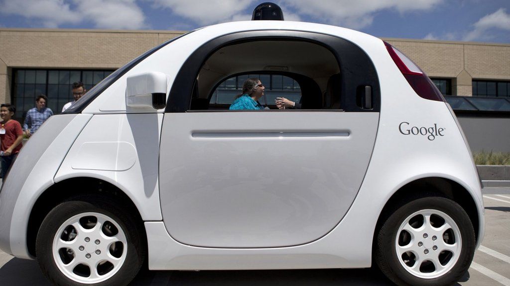 Google abandonne les plans pour la voiture sans conducteur et s'associe aux constructeurs automobiles