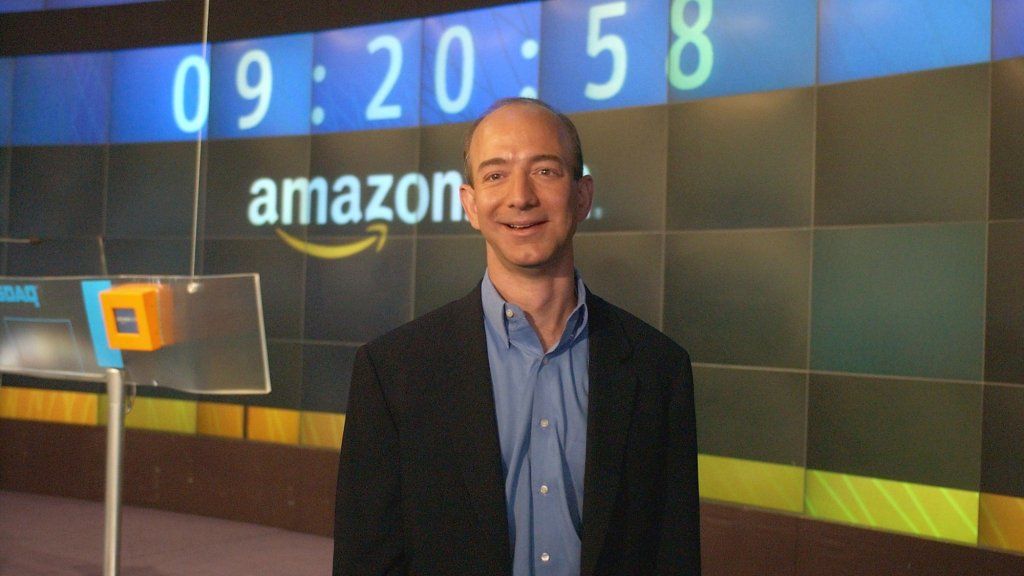 Pred 20 rokmi, Jeff Bezos dal rozhovor, v ktorom podrobne rozpísal stratégiu zabitia spoločnosti Amazon - a je to absolútne geniálne