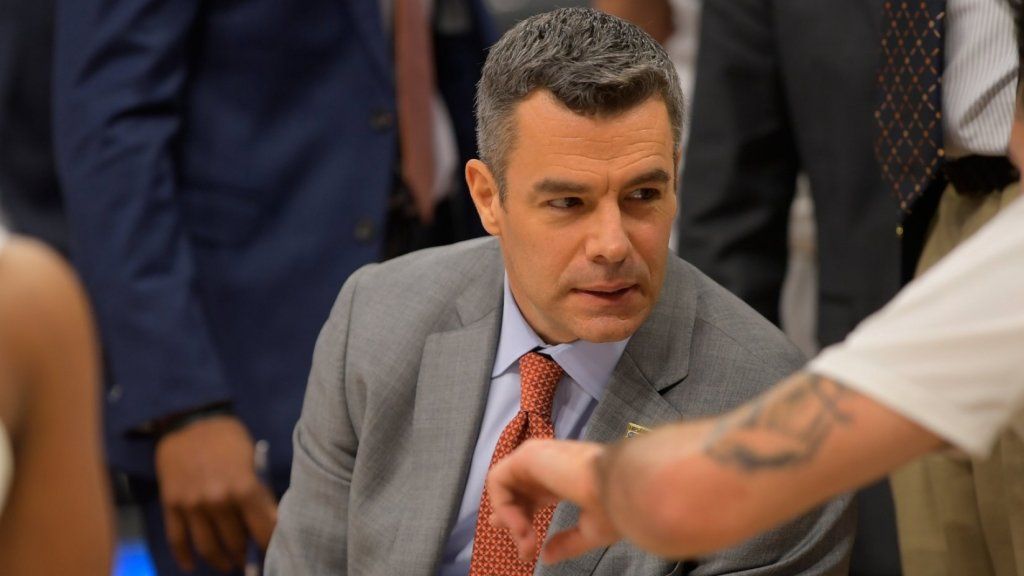 Interviul post-joc al antrenorului Tony Bennett din Virginia este o lecție puternică în leadership