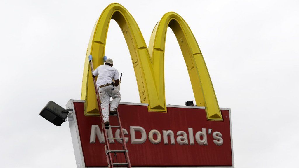 Το McDonald's δίνει μια «χρυσή κάρτα» που σας δίνει δωρεάν McDonald's για ζωή. Εδώ είναι το Catch