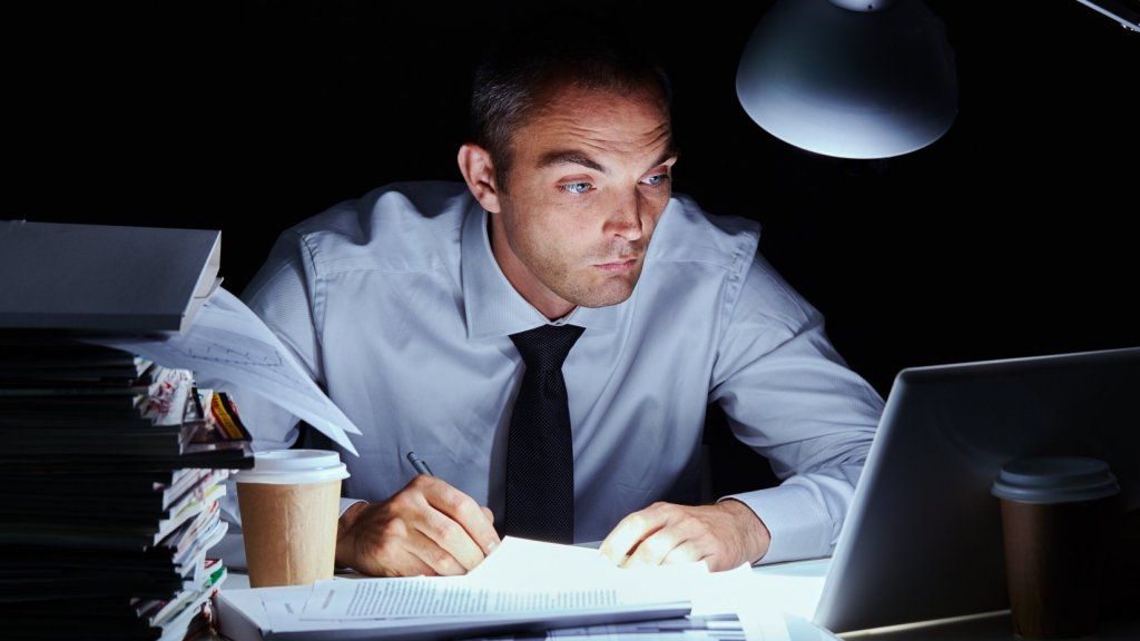 Treballar massa dur pot perjudicar la vostra carrera professional, diu una nova enquesta de 52.000 empleats