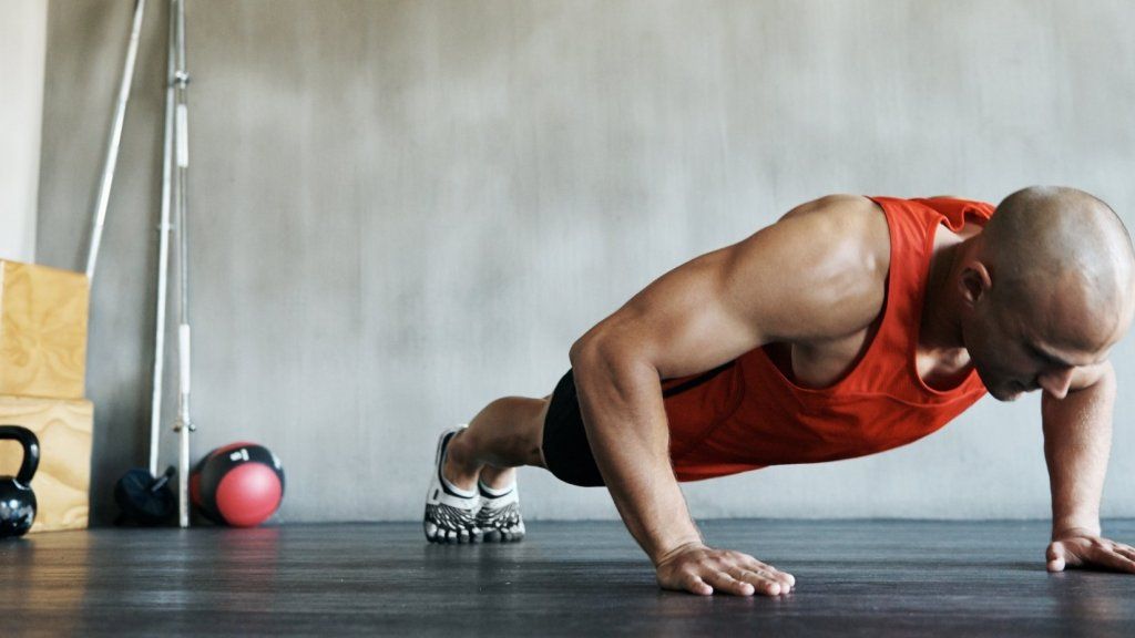 Her er hvad der skete, da jeg lavede 100.000 pushups og 50.000 sit-ups