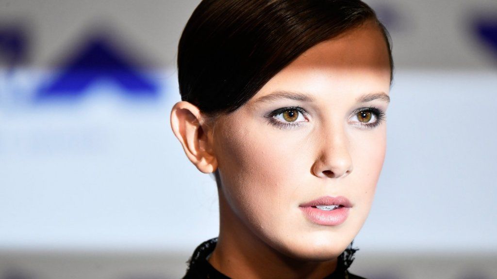 Hvězda „Stranger Things“ Millie Bobby Brown pronásledovala Twitter s homofobními memy ... jen pro smích