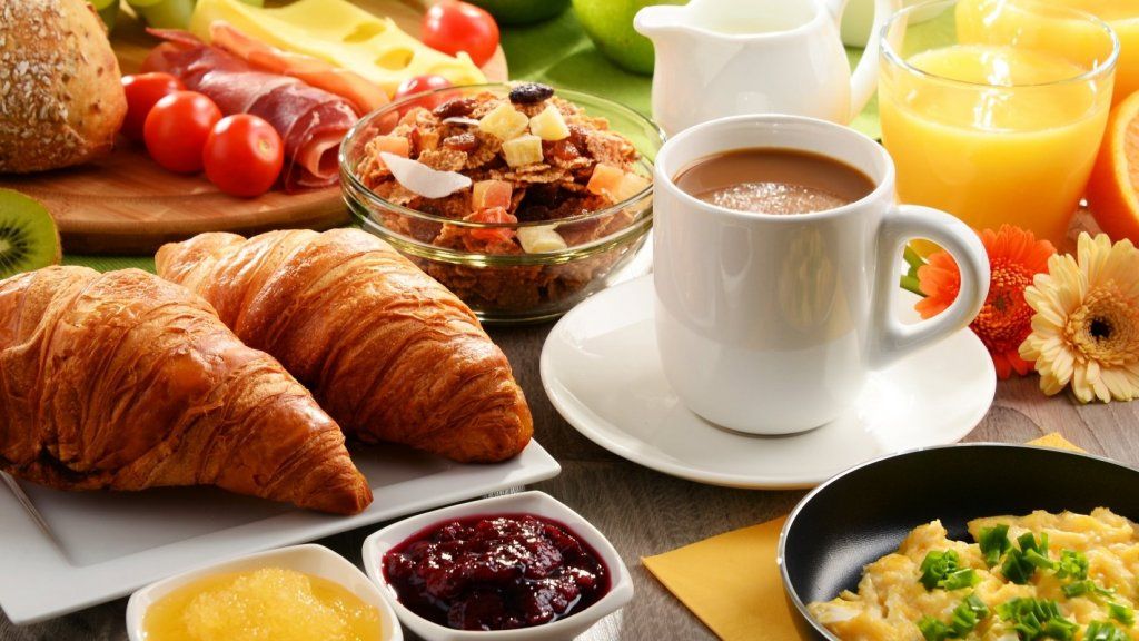 世界で最も成功している人々が朝食を食べているわけではありません。彼らはいつでも、何を食べようとも、彼らが決めたものを食べます