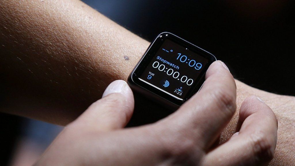 5 razlogov, zakaj bi svojo uro Apple definitivno morali nositi na glavo