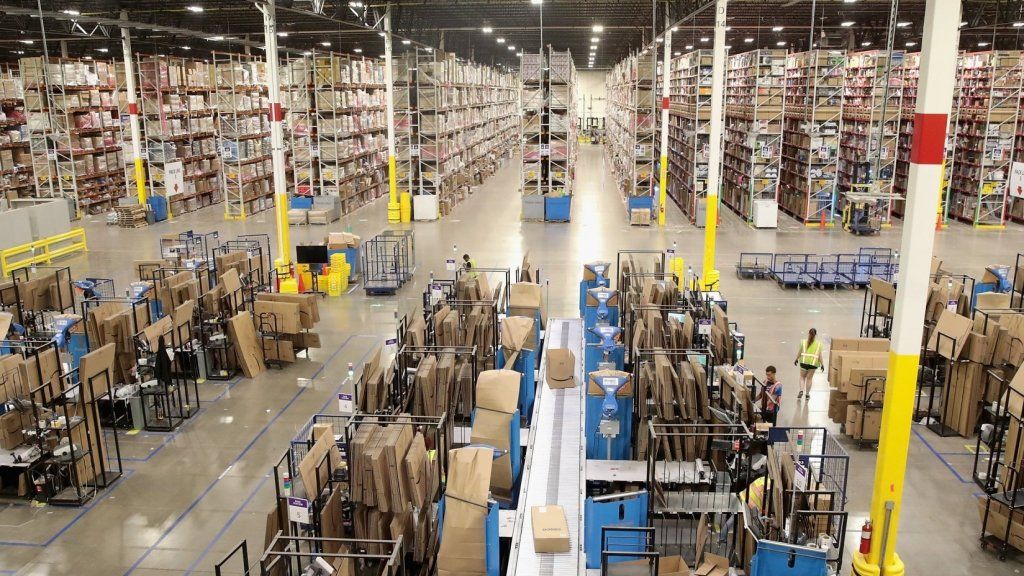 Amazon stellt 100.000 Mitarbeiter ein, um die Zunahme des Online-Shoppings zu bewältigen