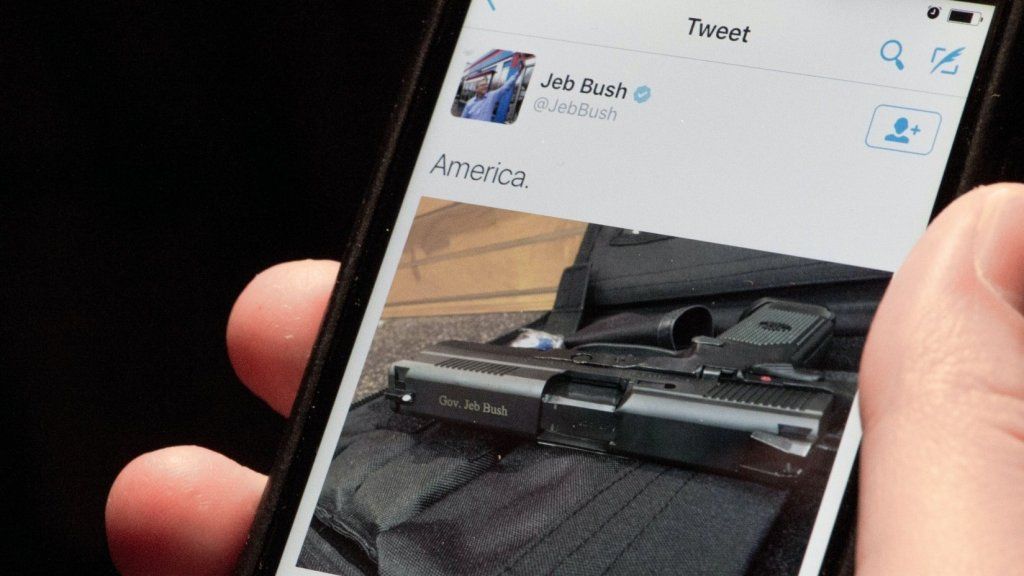 Jeb Bush zveřejnil obrázek ruční zbraně a zahájil bouři na Twitteru