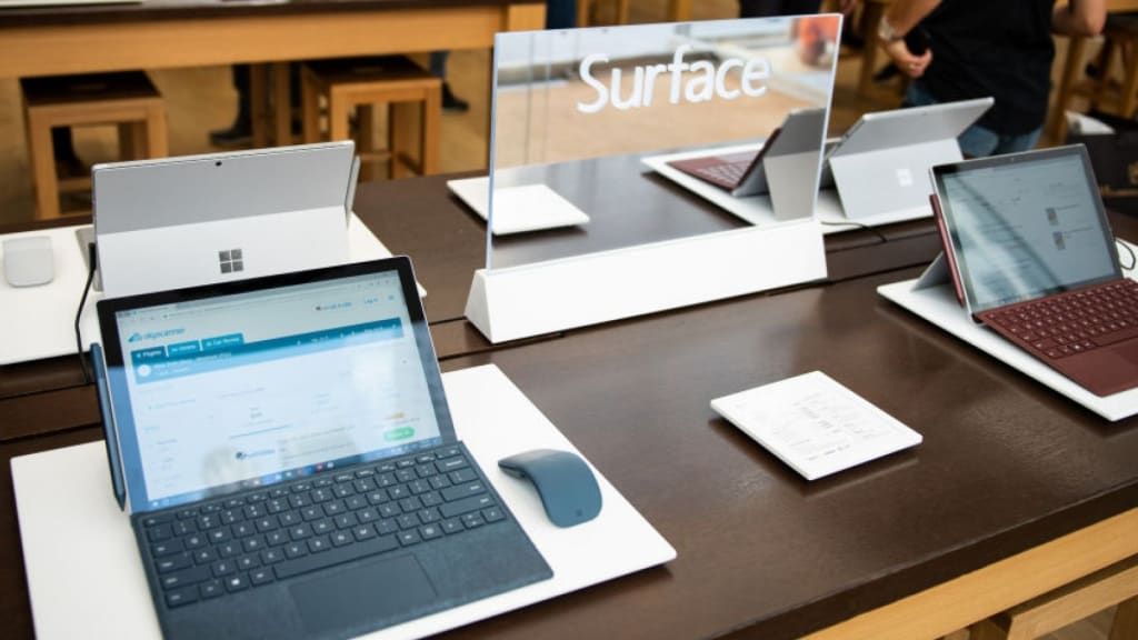 Spoločnosť Microsoft vydala bizarnú novú reklamu a urobila jednu vec, ktorú by žiadna značka nikdy nemala robiť